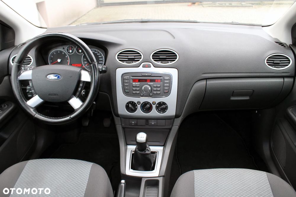Ford Focus 1.6 16V Style - 9