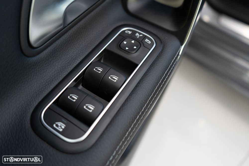 Mercedes-Benz A 250 Limousine e 8G-DCT AMG Line - 30