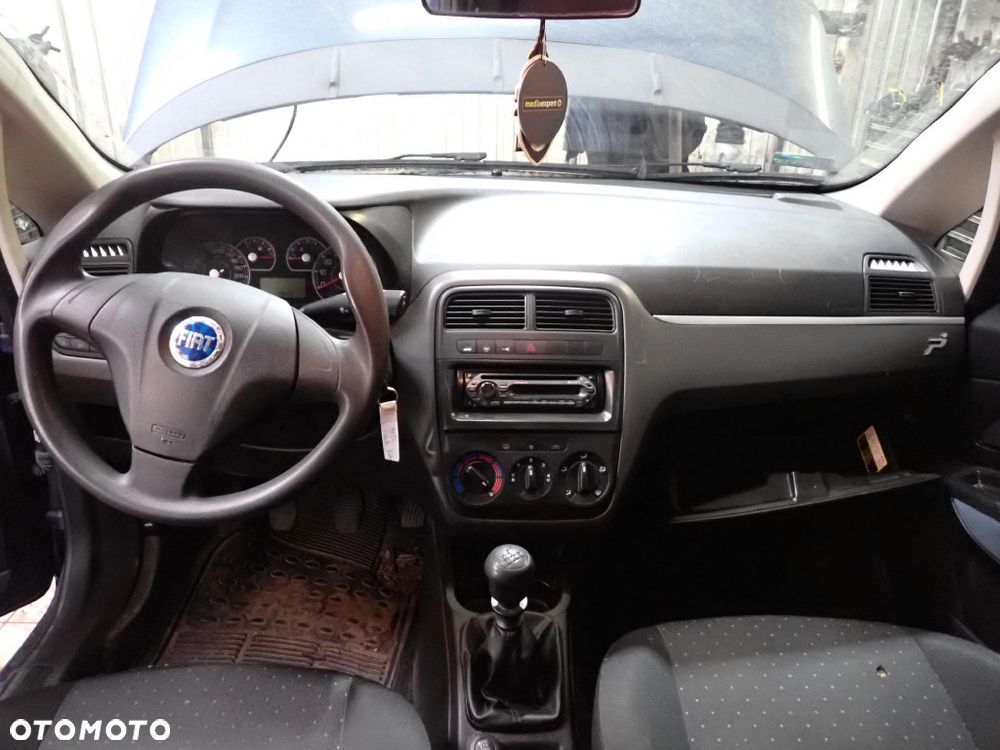 CZĘŚCI - Fiat Grande Punto 1,4 8V 77KM 350A1000 HB 5D lakier 133/B 2007r. INDEX - 9986 - 7