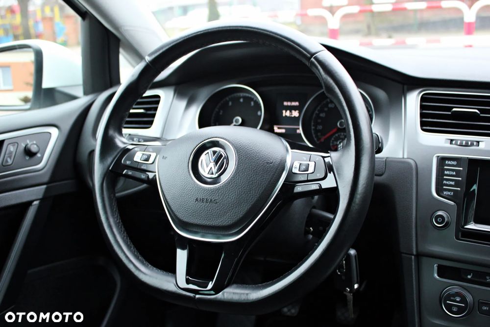 Volkswagen Golf - 20