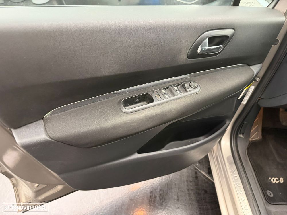 Peugeot 5008 1.6 HDi 7L Allure - 10