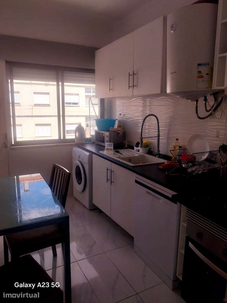 Apartamento T3 com varanda em Amora, Seixal - Grande imagem: 3/21