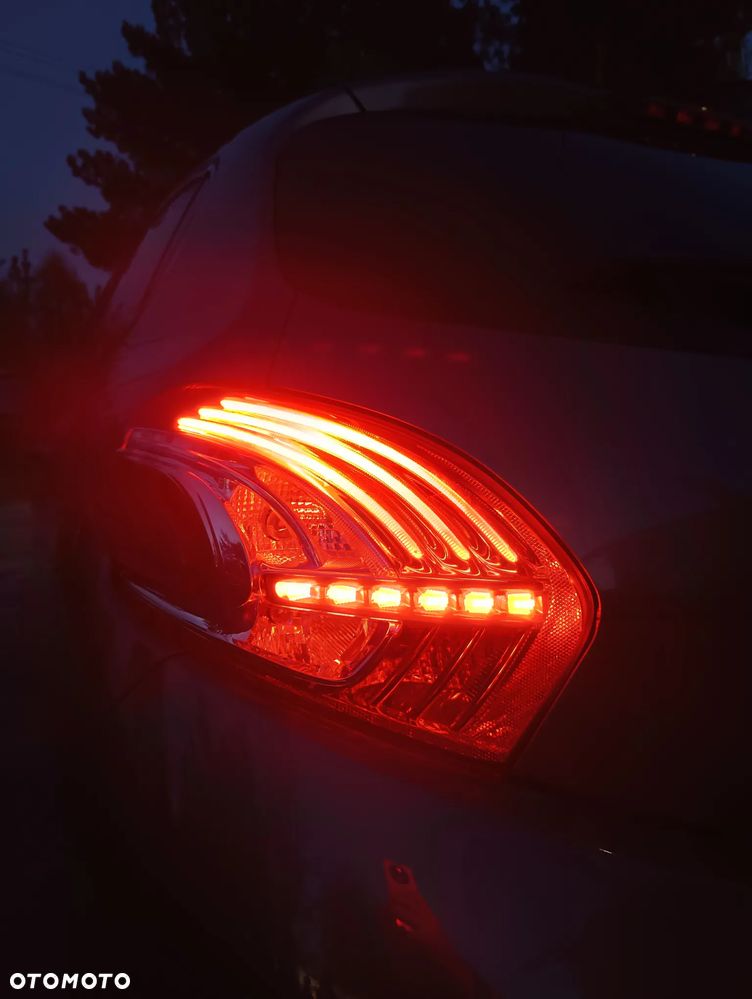 Peugeot 208 1.6 e-HDi Allure STT - 15