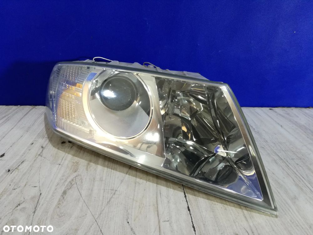 Skoda Octavia II 2 1Z lampa reflektor prawa przód Europa 04/08 - 2