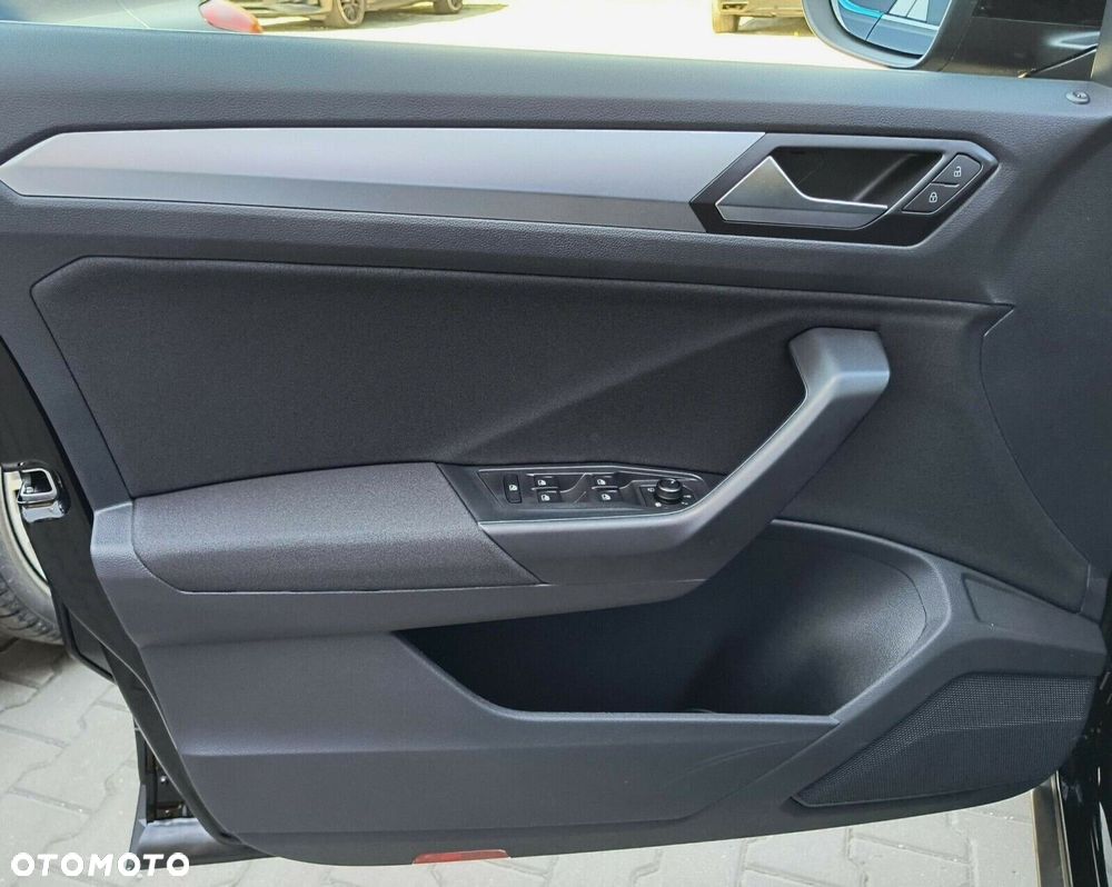 Volkswagen T-Roc - 21