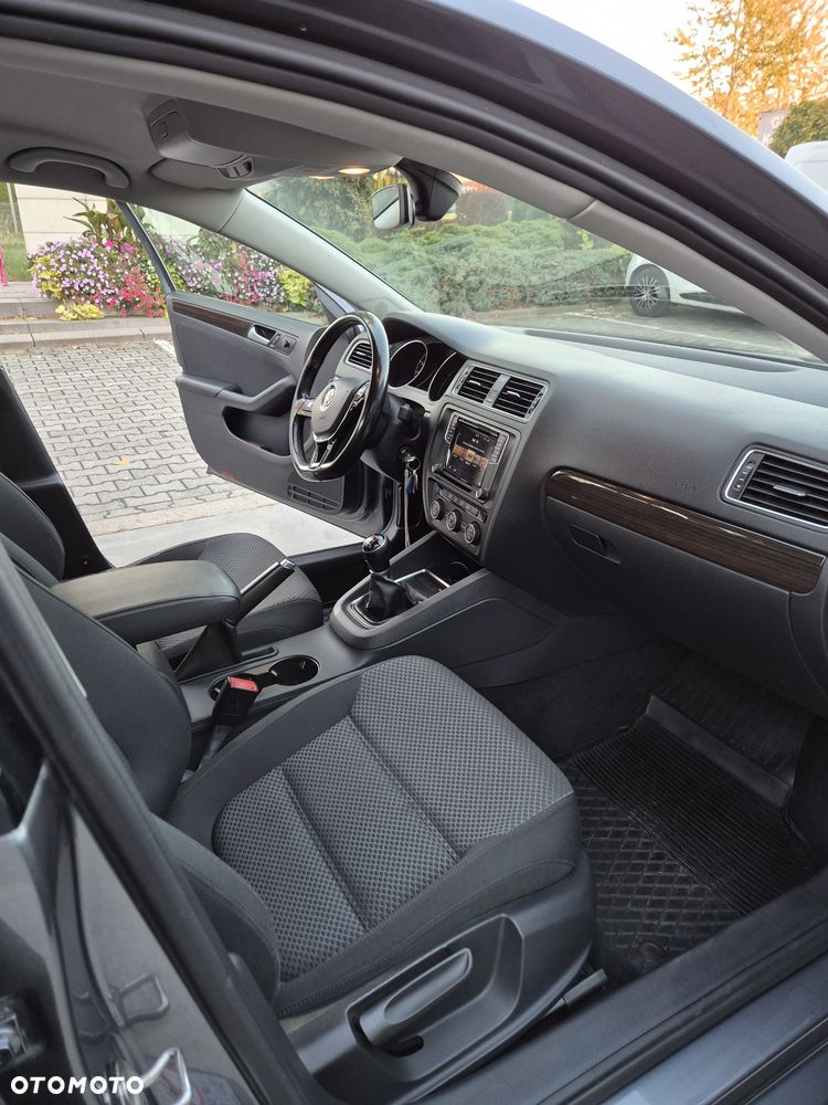 Volkswagen Jetta - 7
