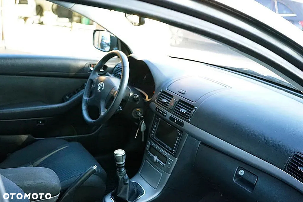 Toyota Avensis Combi 2.0 D-4D - 13