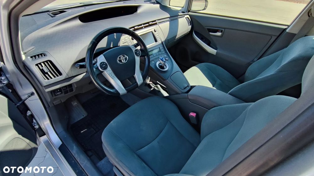 Toyota Prius (Hybrid) - 14