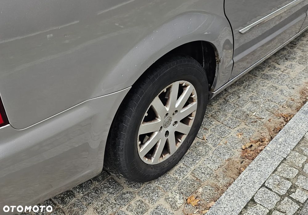 Chrysler Town & Country - 13