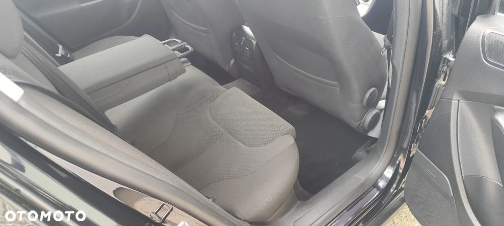 Volkswagen Passat 1.6 FSI Comfortline - 19