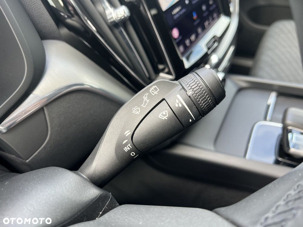 Volvo XC 60 B4 D Momentum Pro - 21