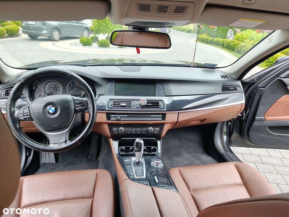 BMW Seria 5 525d - 11