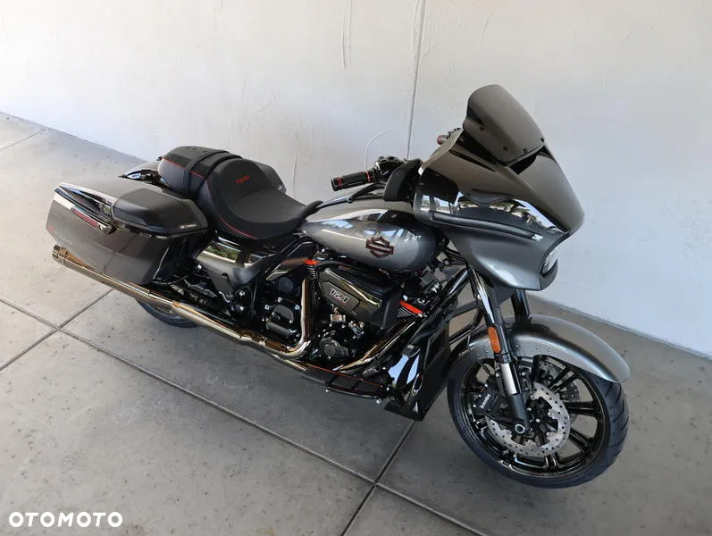 Harley-Davidson CVO Street Glide - 8