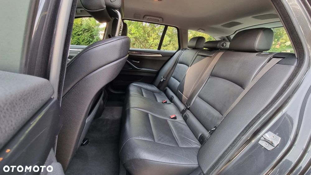 BMW Seria 5 525d - 24