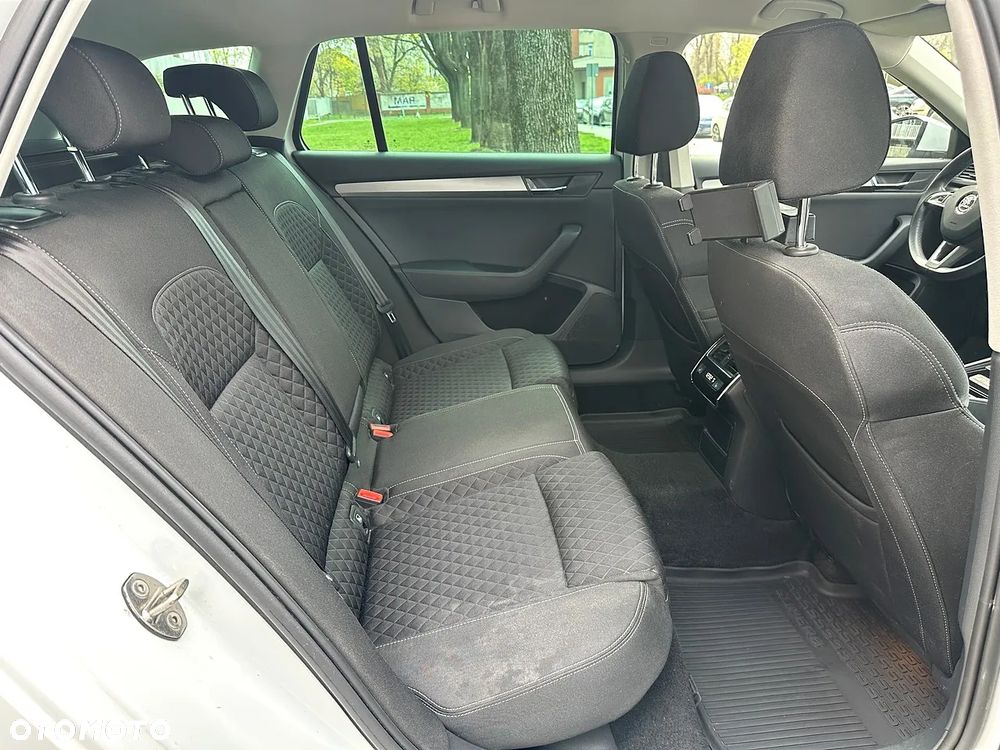 Skoda Superb 2.0 TDI Style DSG - 13