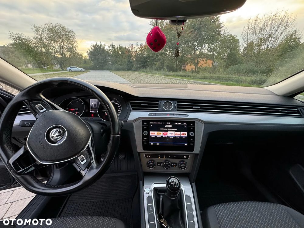 Volkswagen Passat 1.6 TDI BMT City - 10