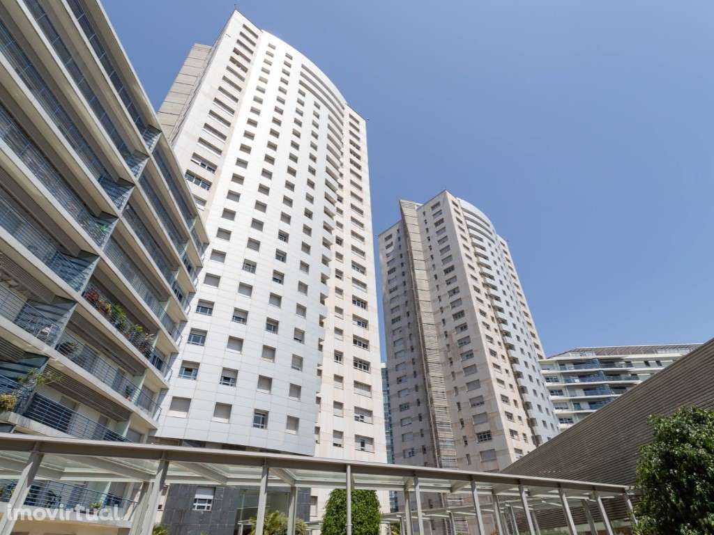 Penthouse T1+1, terraço de uso exclusivo, , jacuzzi, garagem, 26ª a... - Grande imagem: 4/48