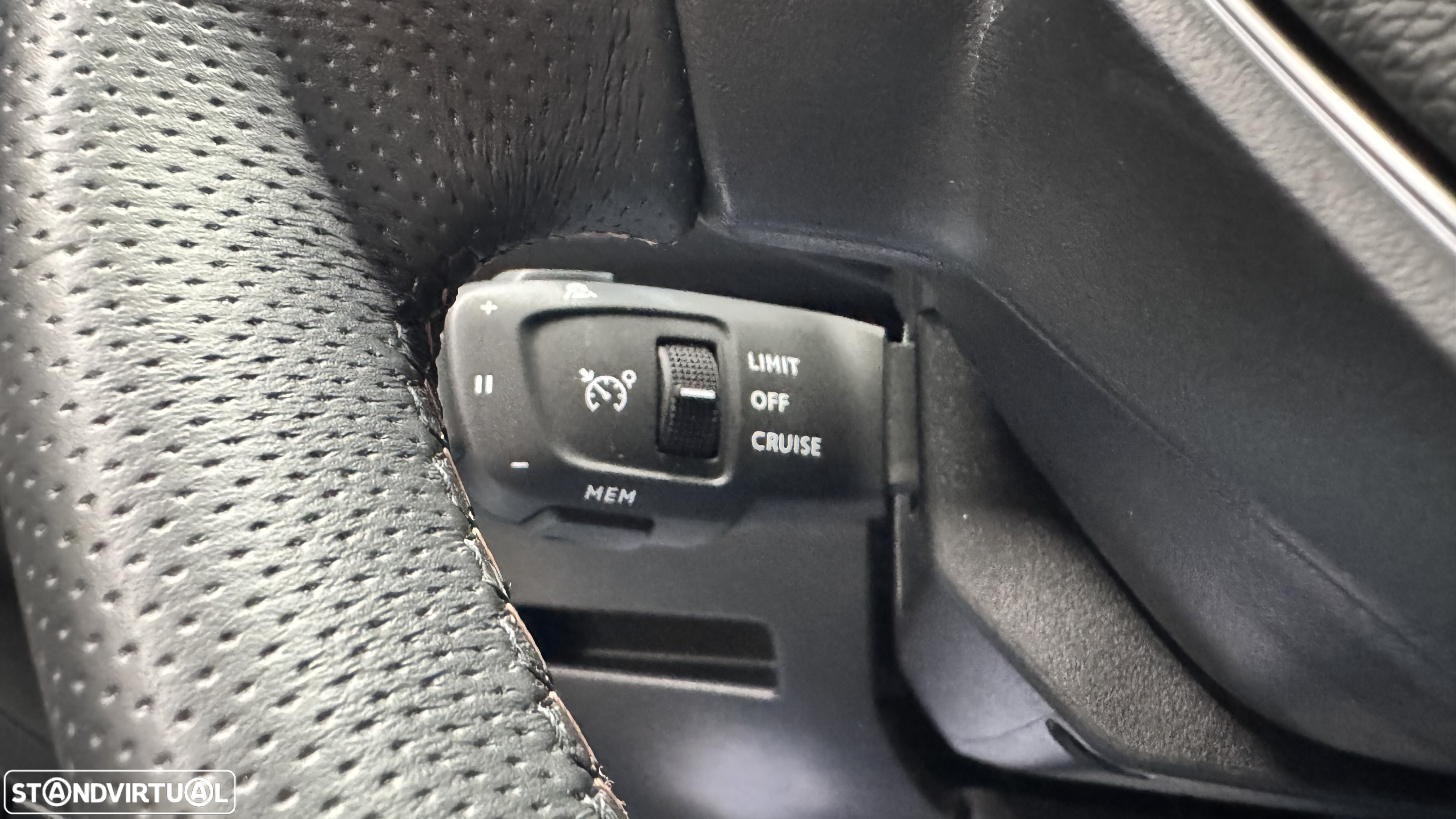 Peugeot 3008 1.6 Hybrid GT Pack e-EAT8 - 41