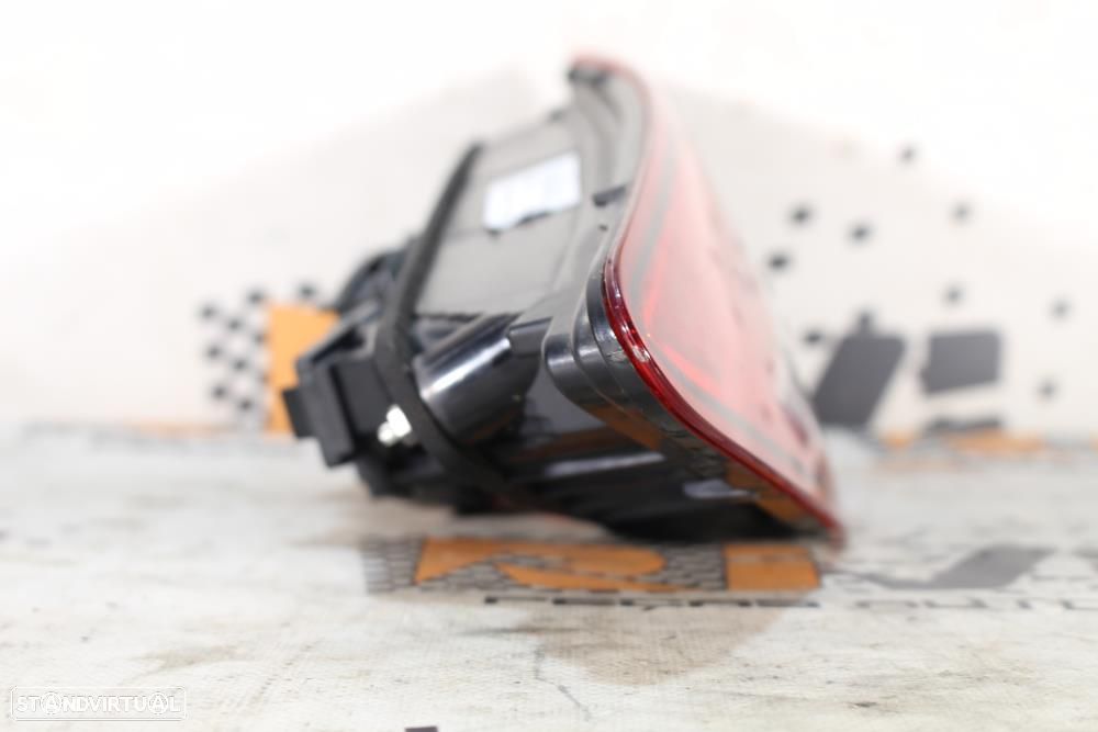 Farolim Direito Seat Leon (5F1)  5F0945308f / 90037401 / Passageiro Ma - 5