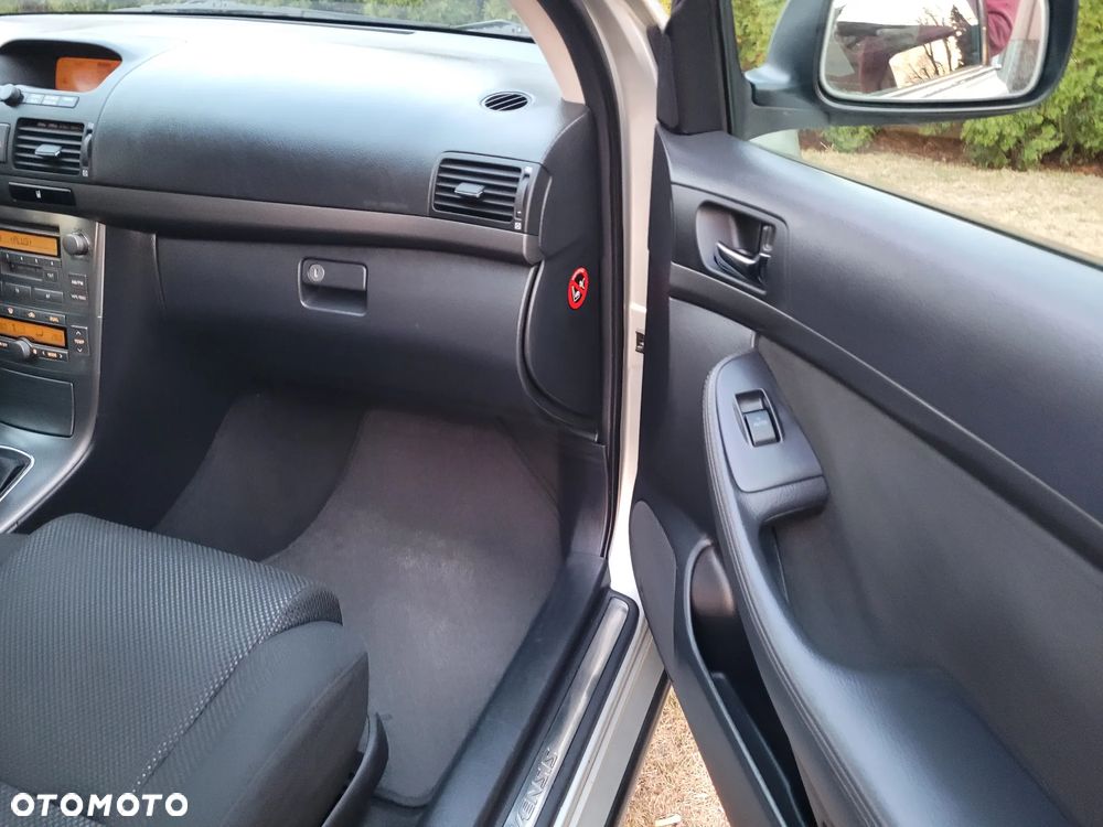 Toyota Avensis 1.8 VVT-i Sol - 2