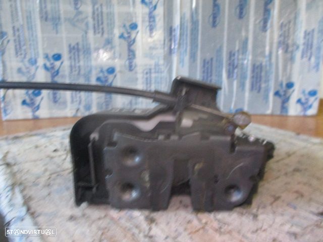 Fecho 3M5AR21812AH FORD C MAX 2004 FD 6 PINOS FORD FOCUS CMAX FASE 1 2004 1.6TDCI 110CV 5P CINZA FDRT 6 PINOS - 3