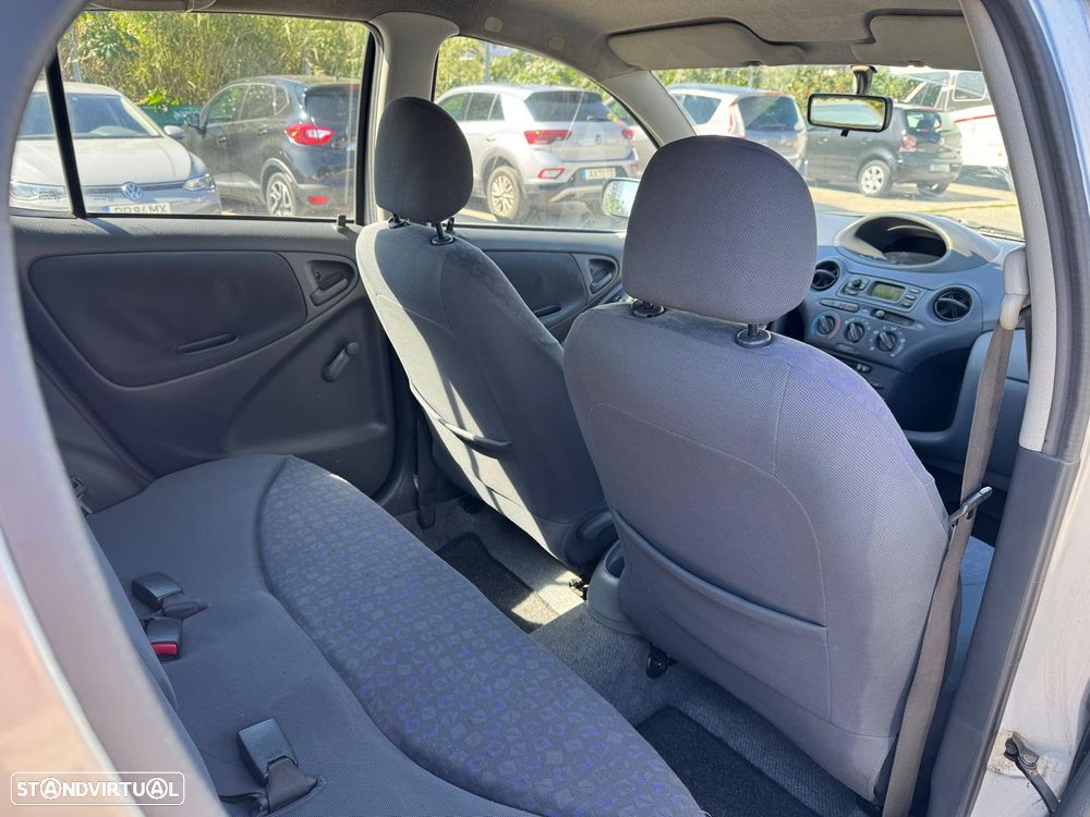 Toyota Yaris 1.0 Terra - 9