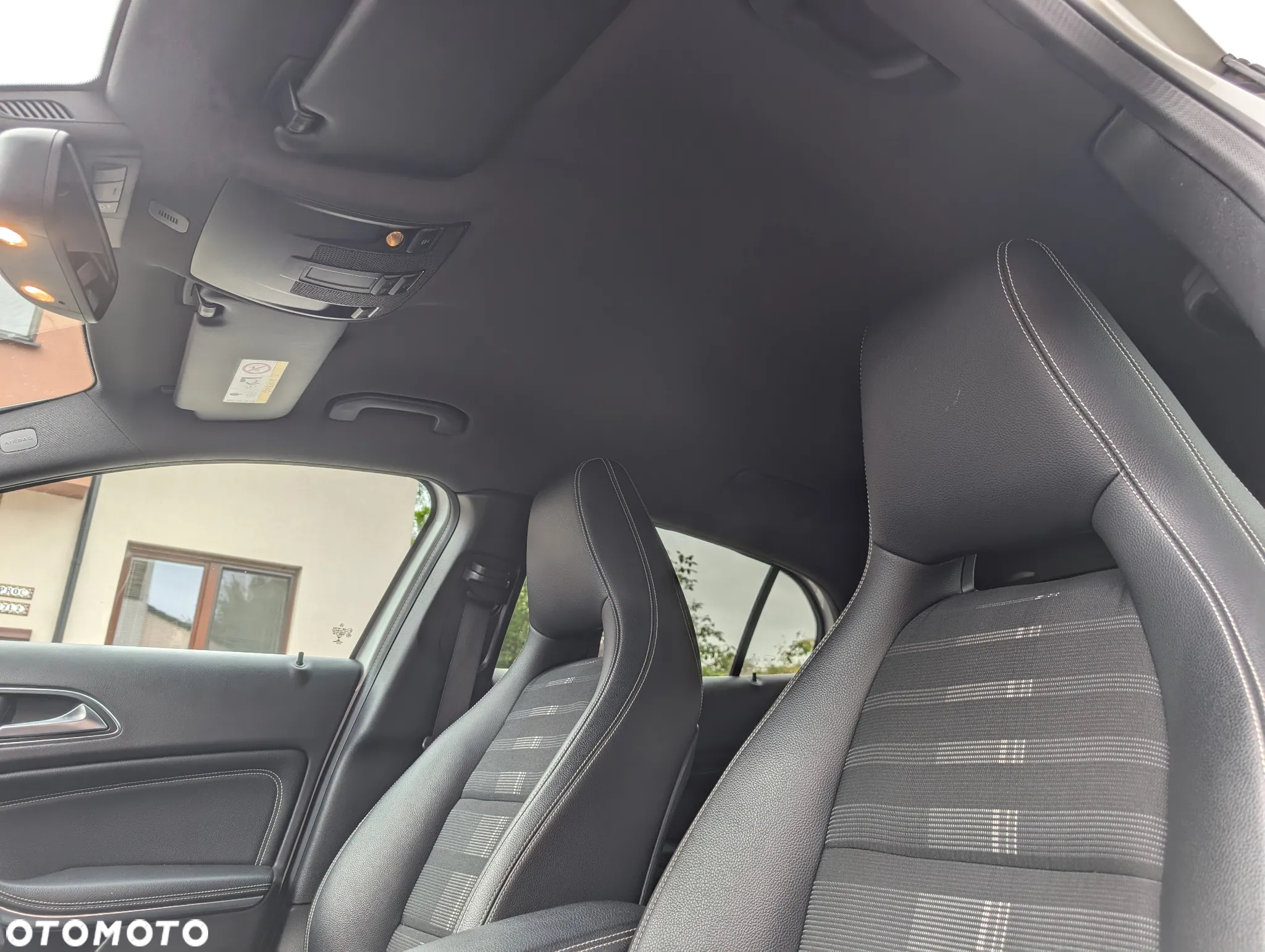 Mercedes-Benz GLA 200 7G-DCT - 37