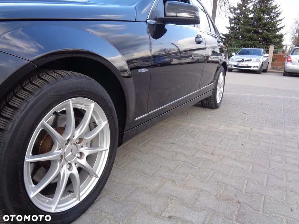 Mercedes-Benz Klasa C 180 CGI BlueEFFICIENCY Avantgarde - 19
