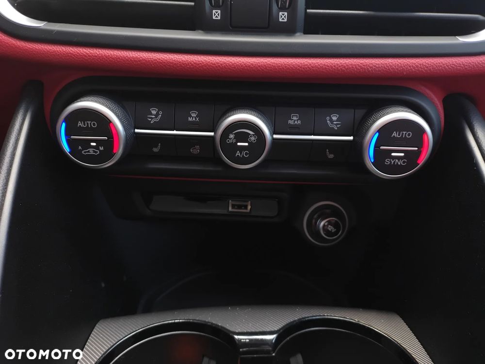 Alfa Romeo Giulia 2.0 Turbo Veloce Q4 - 17