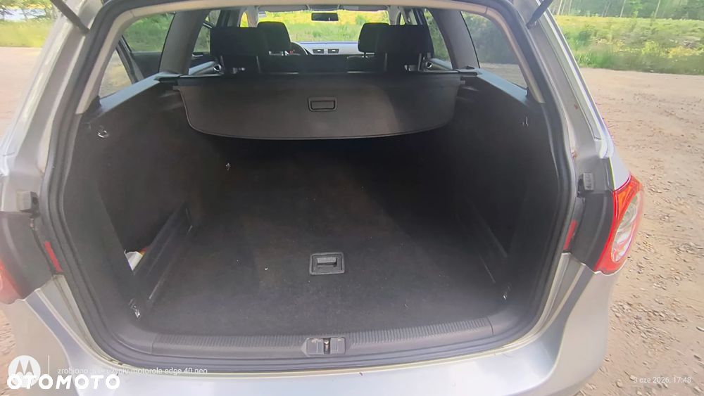Volkswagen Passat 1.9 TDI DPF Highline - 9