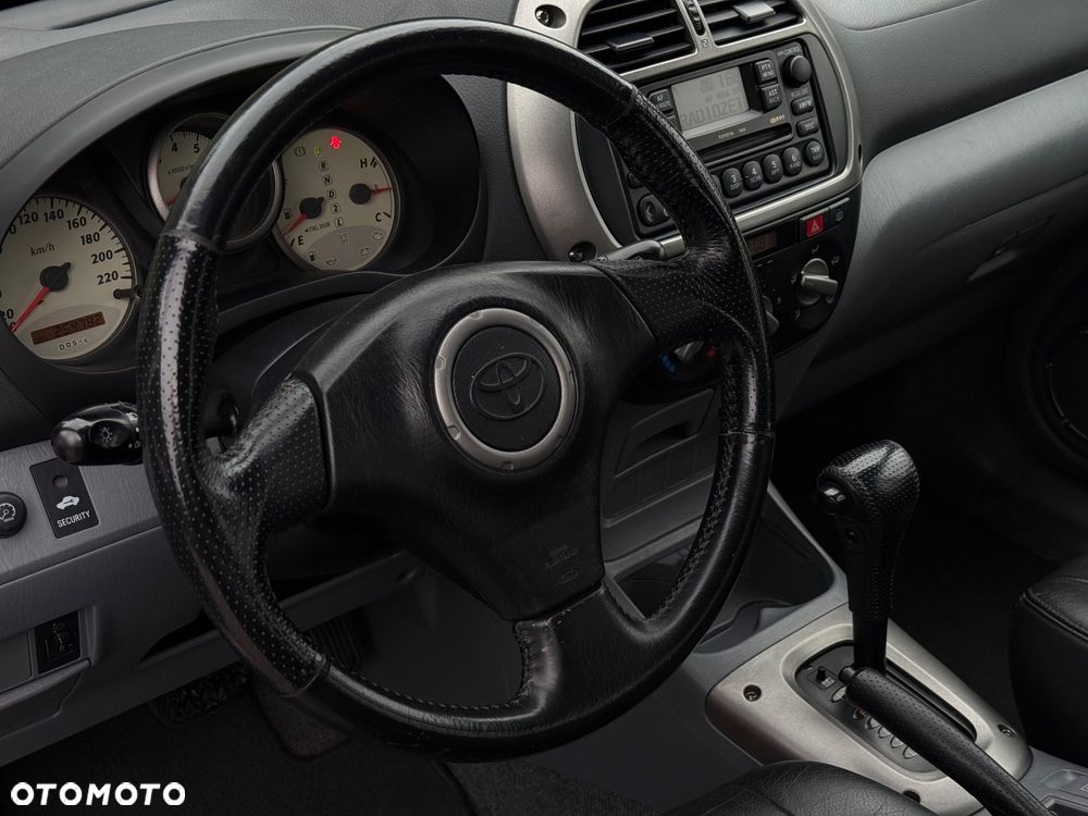 Toyota RAV4 2.0 VVT-i 4x4 - 17
