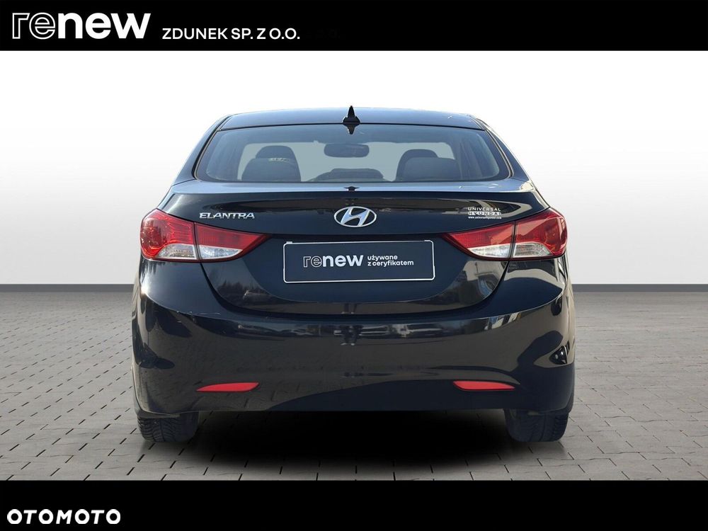 Hyundai Elantra - 4