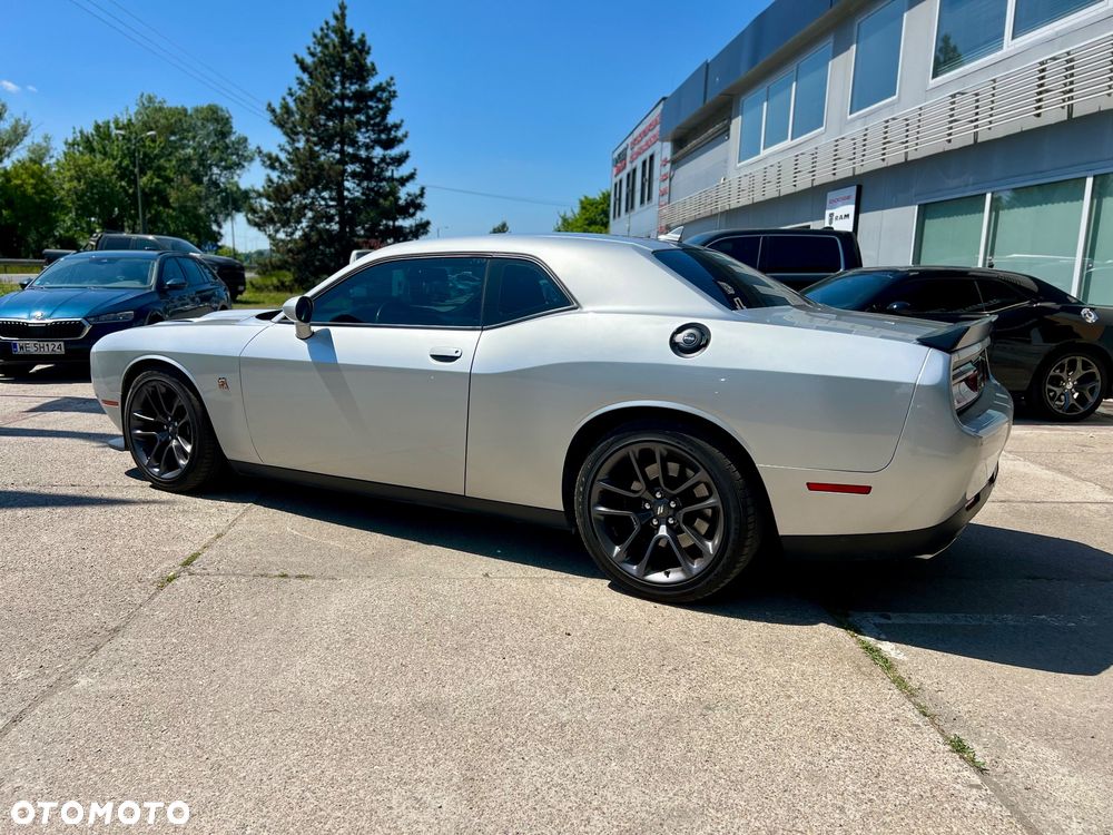 Dodge Challenger 6.4 Scat Pack - 11