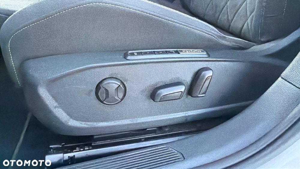 Volkswagen Golf - 33