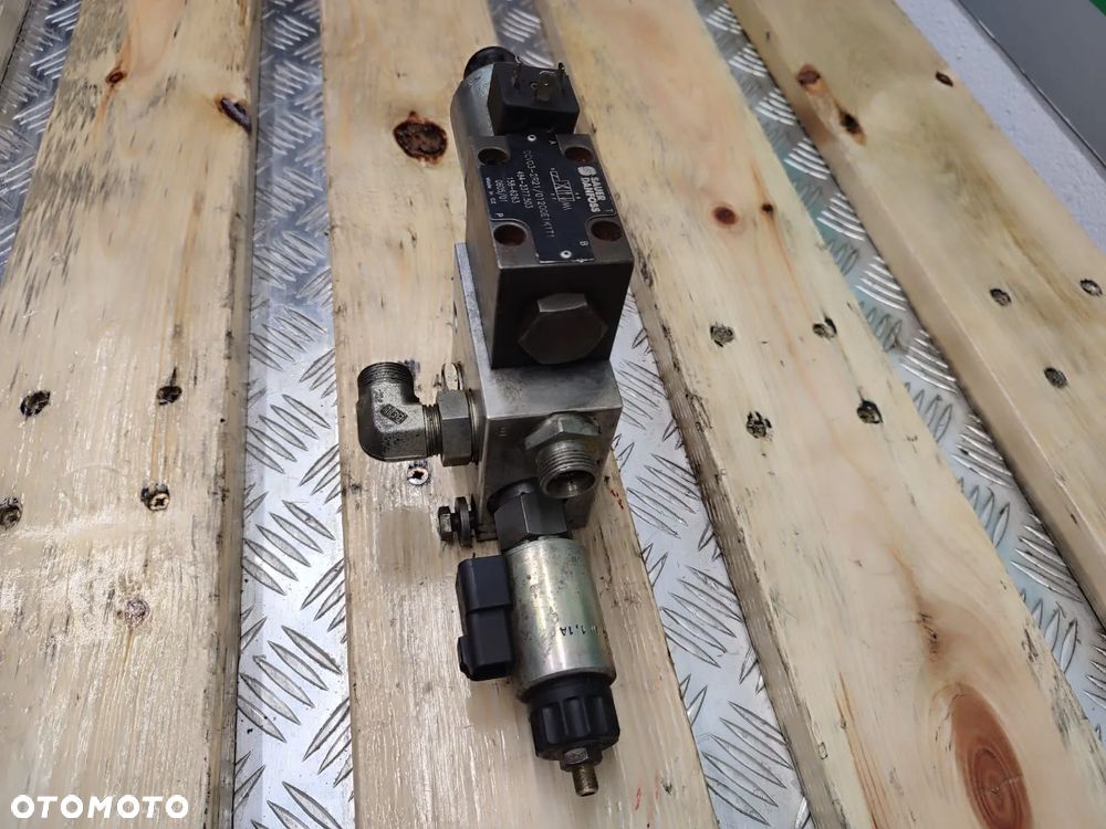 Blok zaworowy Sauer-Danfoss DCV03 2R21 - 8