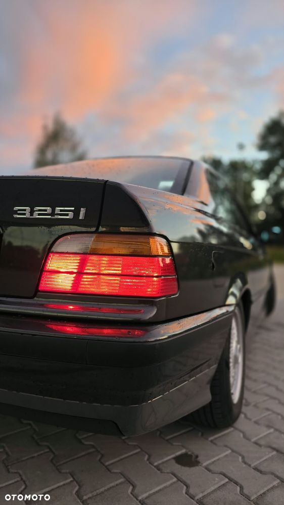 BMW Seria 3 325i - 14