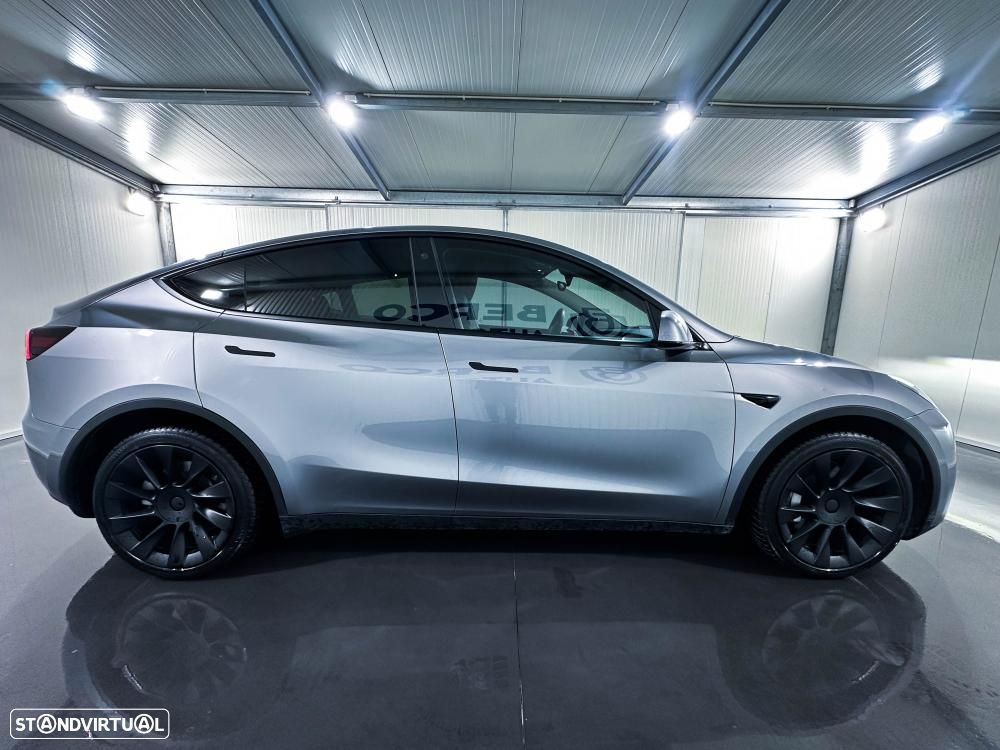 Tesla Model Y Long Range Dual Motor AWD - 12