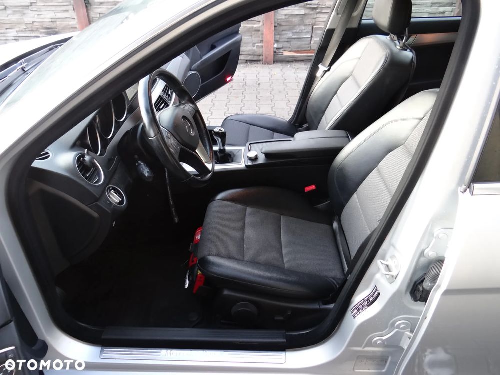 Mercedes-Benz Klasa C 180 CGI BlueEff Avantgarde - 6