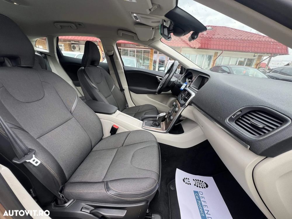 Volvo V40 D4 Geartronic Momentum - 14