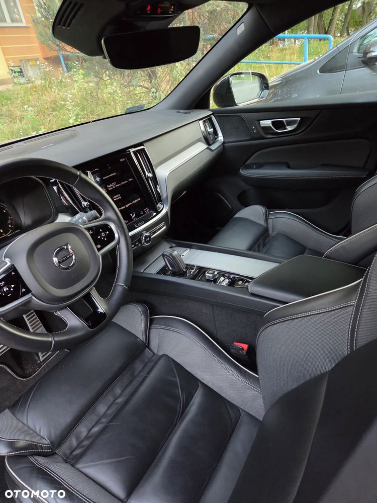 Volvo V60 B4 B R-Design - 11