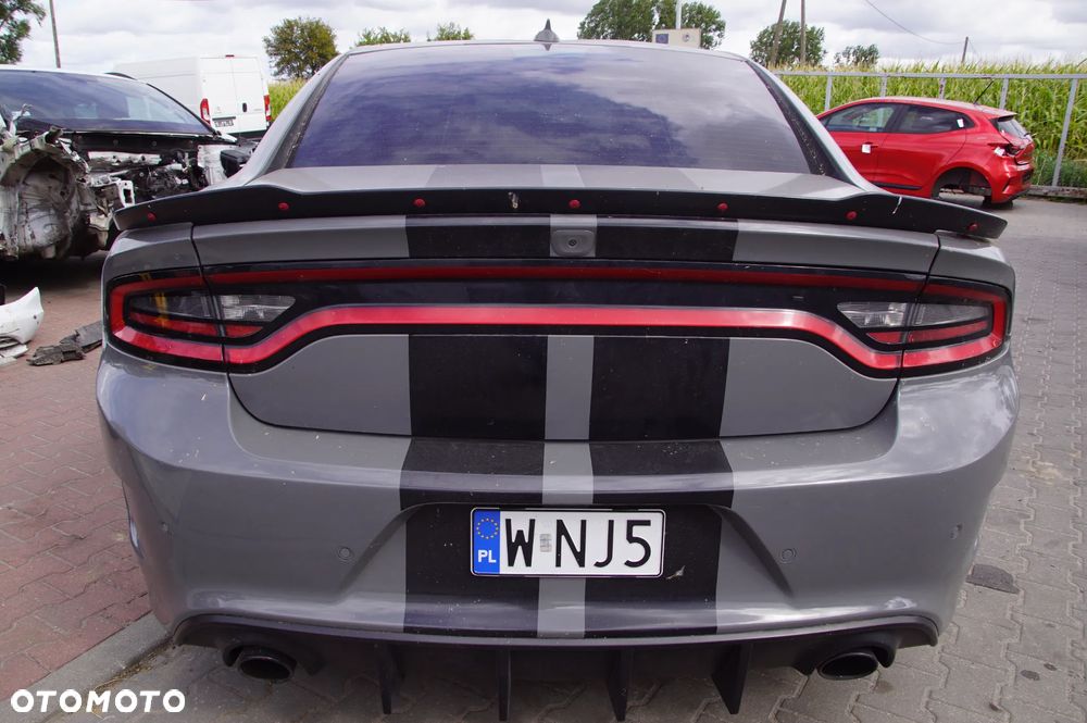 Auto na części 692106889 Dodge Charger 5.7 hemi 272 kw rocznik 2019 klapa zderzak ćwiartka drzwi deska konsola poduszka sanki maska maglownica silnik skrzynia komputer sterownik - 5