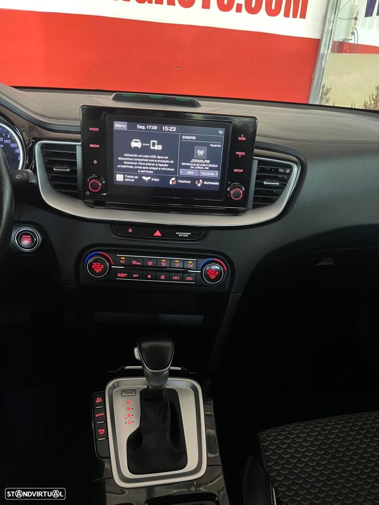 Kia XCeed - 10