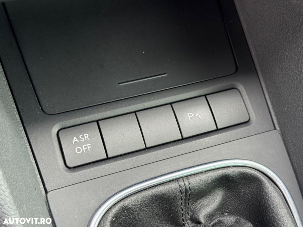 Volkswagen Golf 1.6 TDI DPF Exclusive - 10