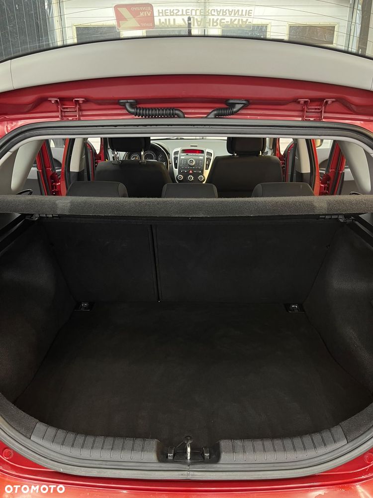 Kia Ceed - 33