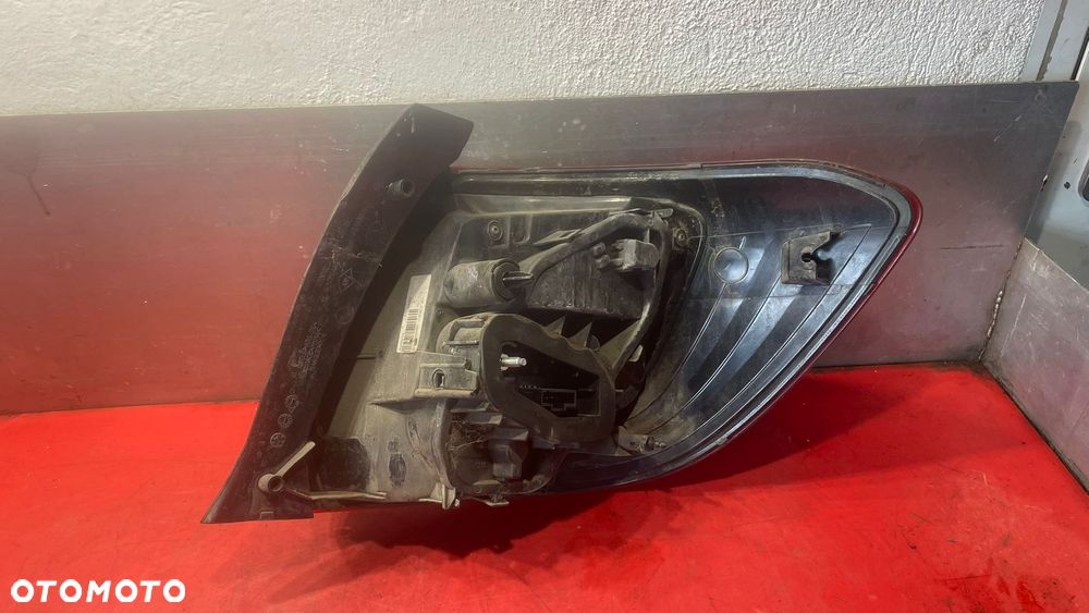 LAMPA LEWY TYŁ EUROPA ORYGINAŁ DACIA SANDERO - 4