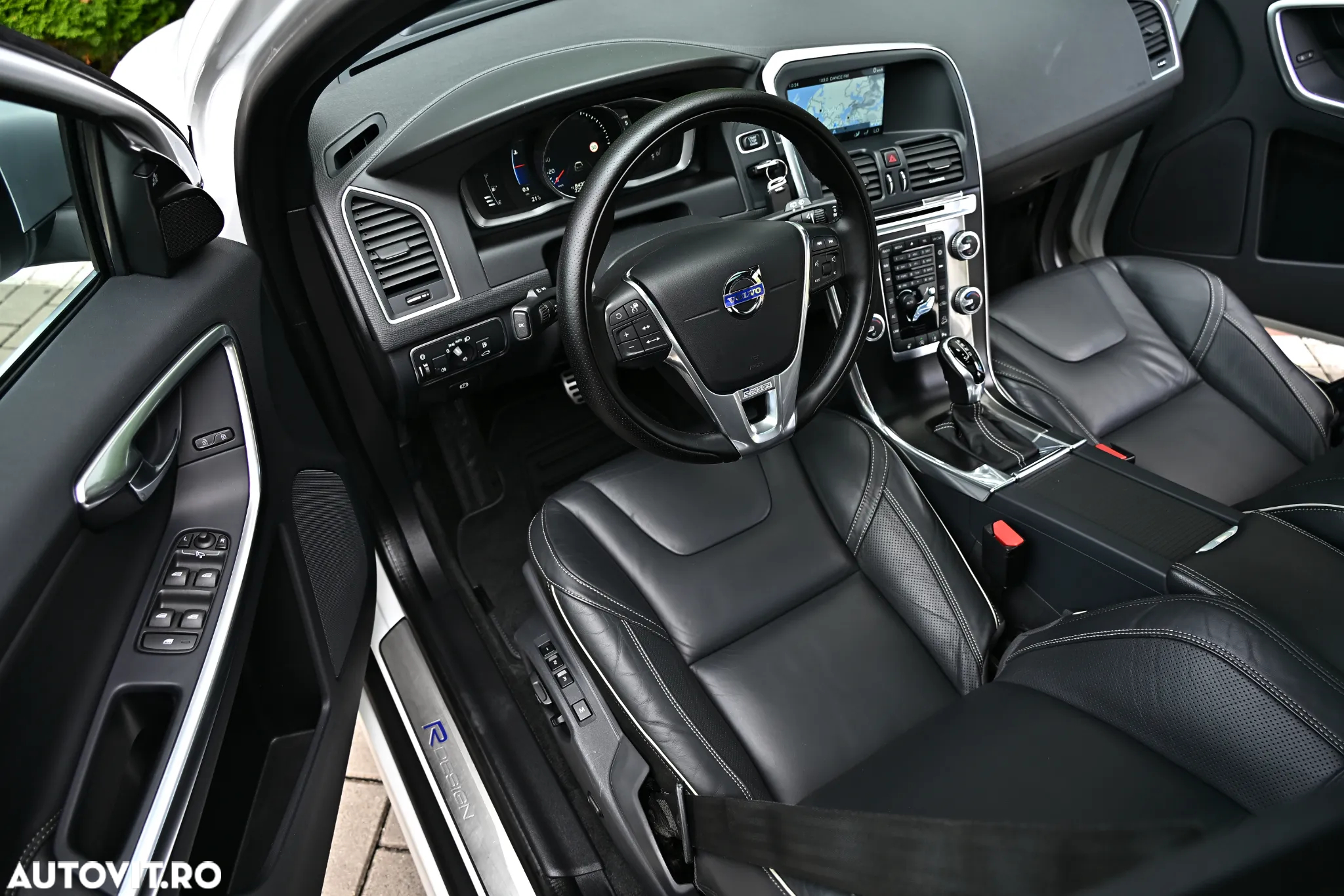 Volvo XC 60 D5AWD R-Design - 2