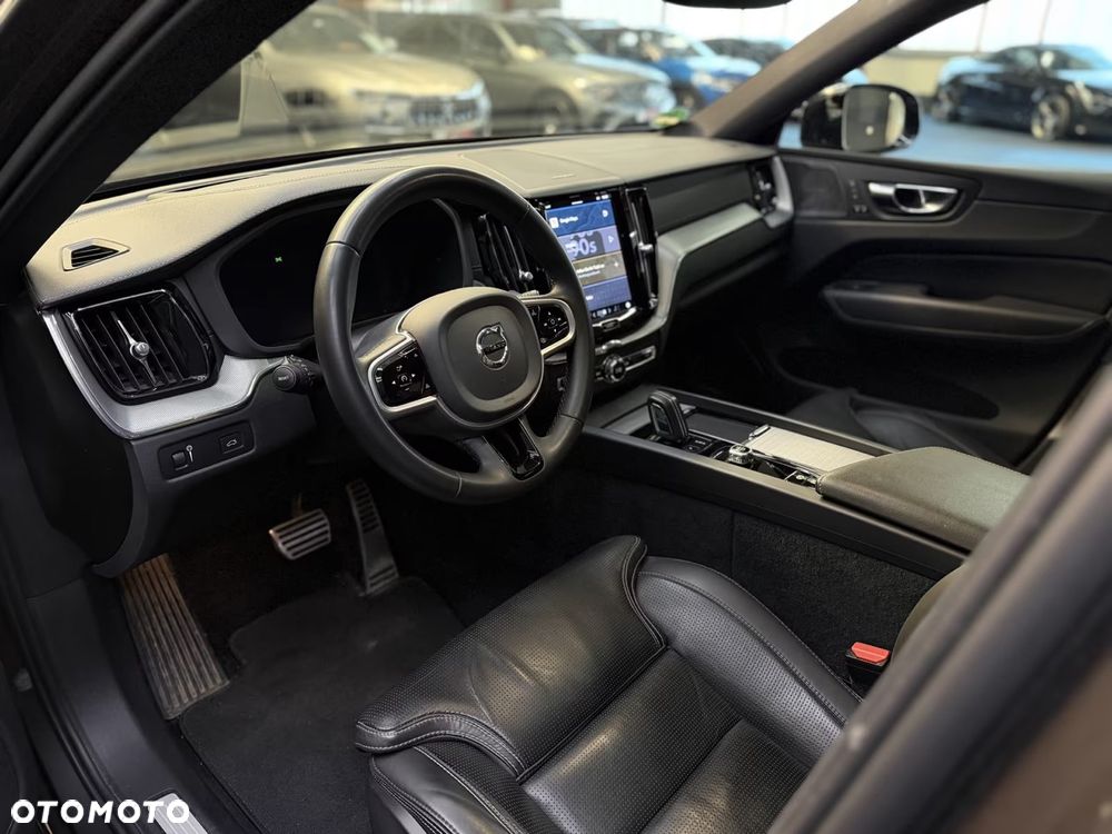 Volvo XC 60 B4 D AWD Ultimate Dark - 8