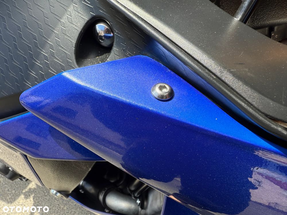 Yamaha R1 - 19