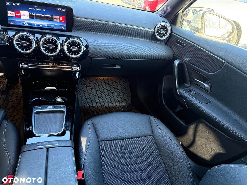 Mercedes-Benz Klasa A 220 4-Matic Progressive 8G-DCT - 11