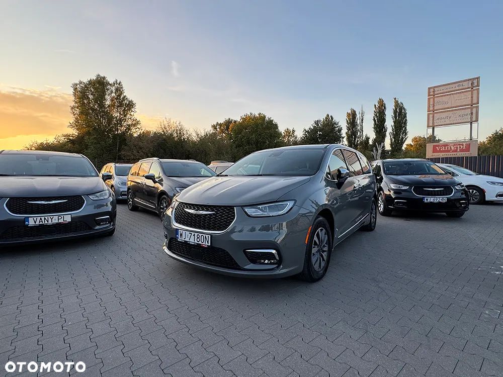 Chrysler Pacifica - 39